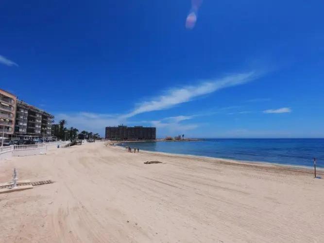 Amazing Penthouse On The Beach, Sea Views, Wifi, Airconditioning And Parking Torrevieja Exterior photo